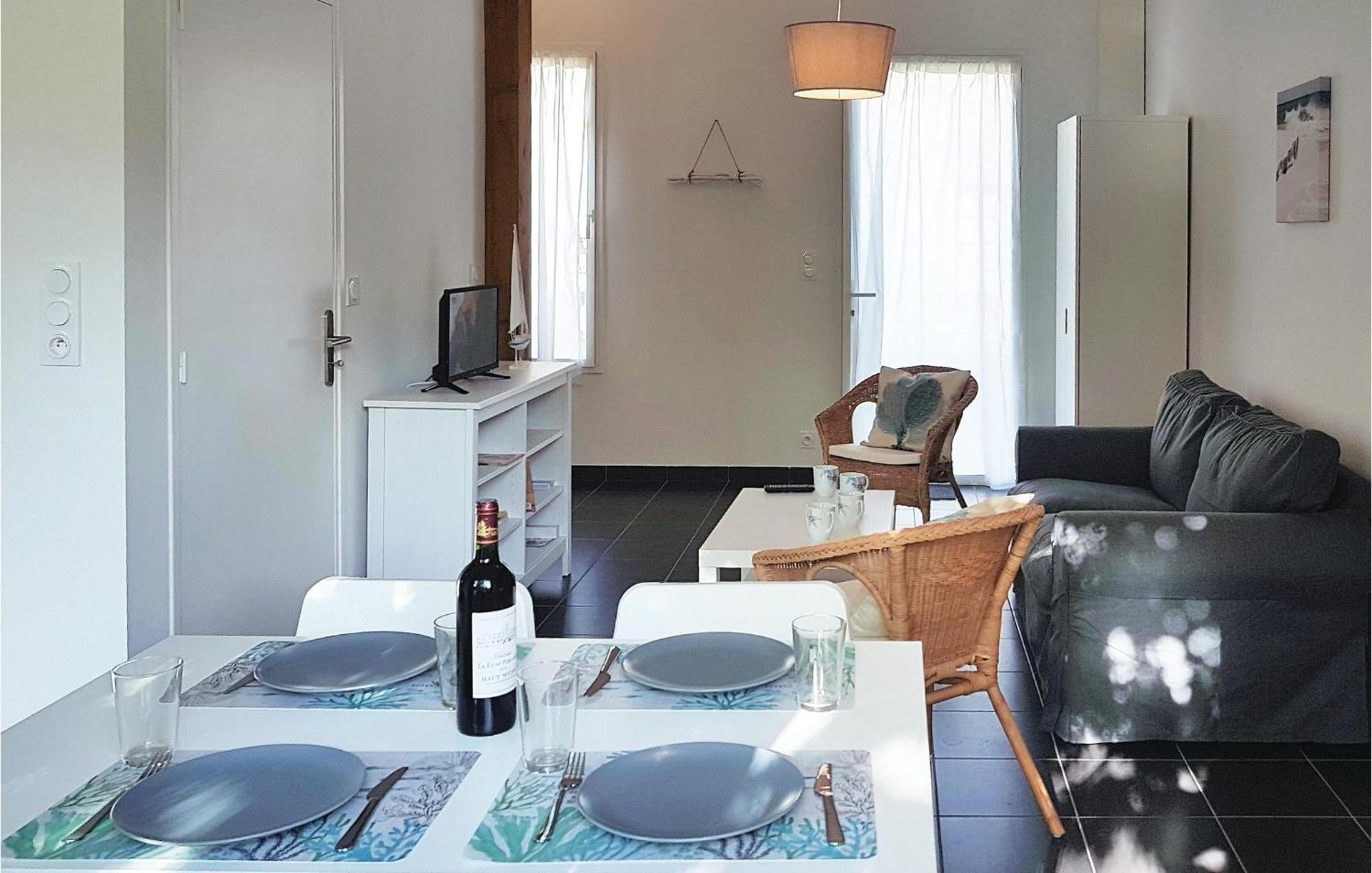 Beautiful Home In Erdeven With Kitchenette Extérieur photo