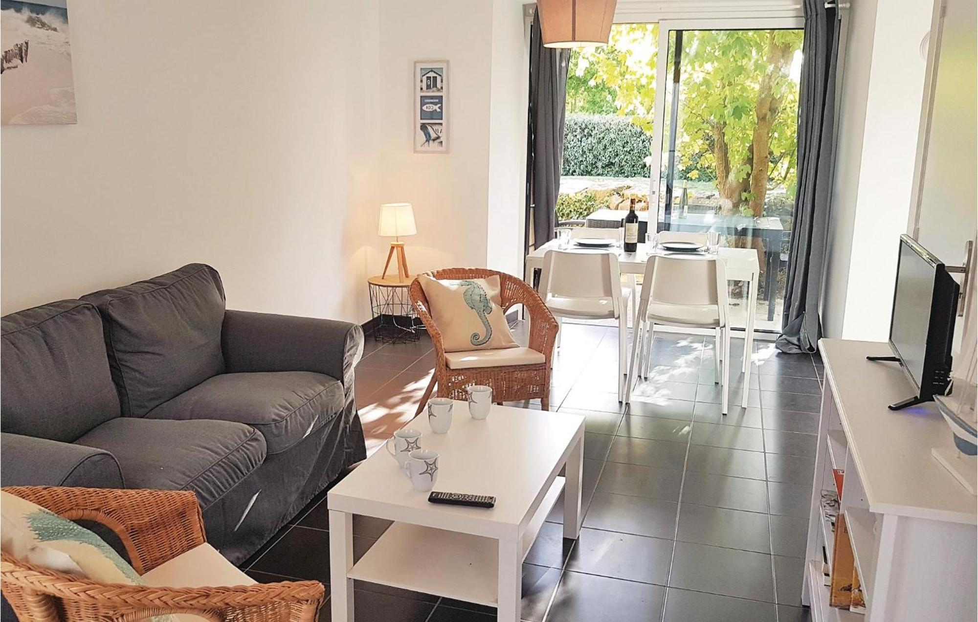 Beautiful Home In Erdeven With Kitchenette Extérieur photo