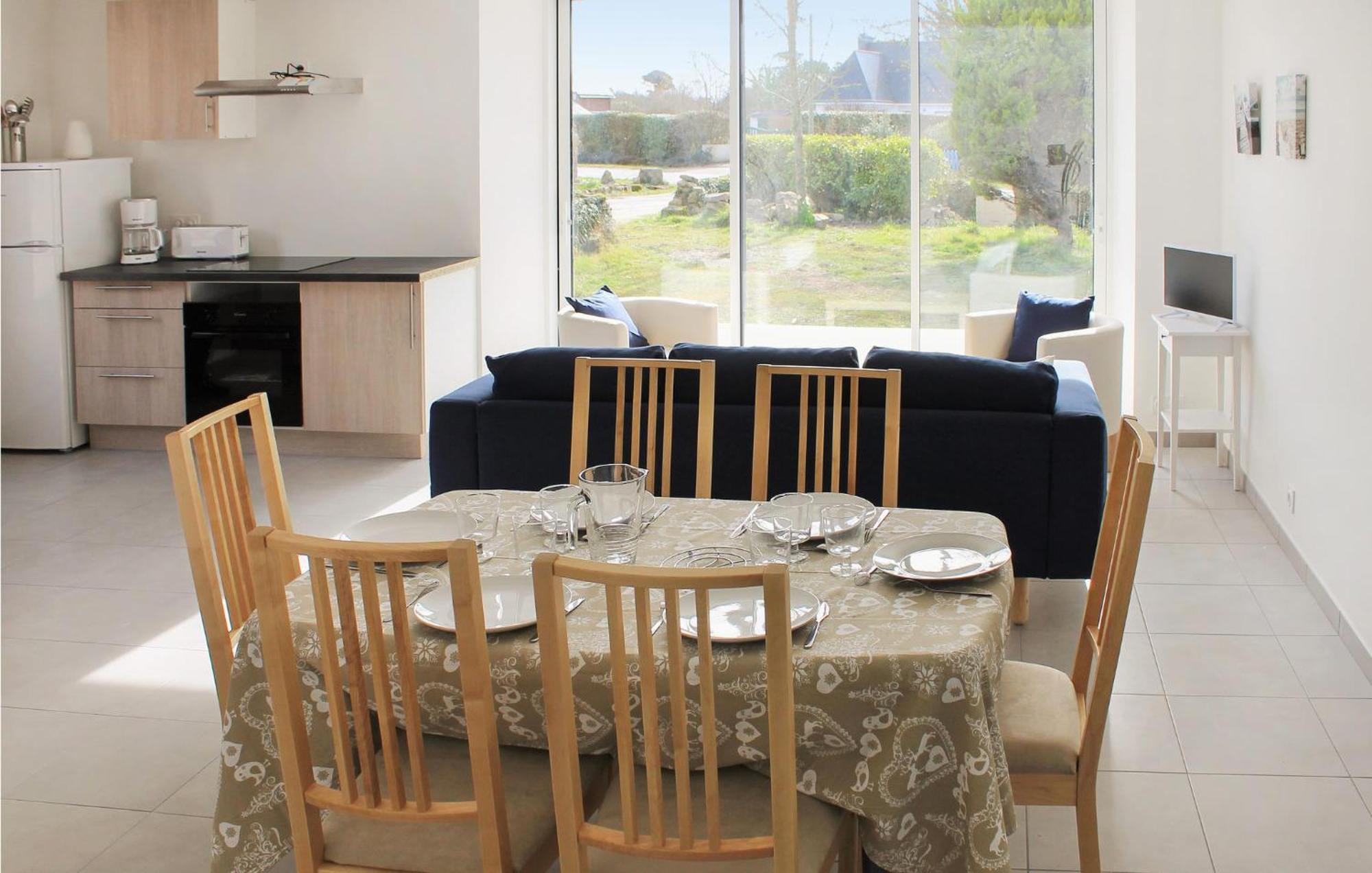 Beautiful Home In Erdeven With Kitchenette Extérieur photo